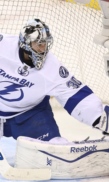 Lightning done in by big 2nd period in loss to Maple Leafs
